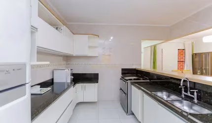 Sobrado semi-mobiliado com 4 quartos e 184m  no Jardim das Américas  Curitiba