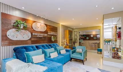MARAVILHOSO SOBRADO TRIPLEX EM CONDOMÍNIO  ÁGUA VERDE  3 DORMITÓRIOS  1 SUÍTE  2 DEMI-SUÍTES