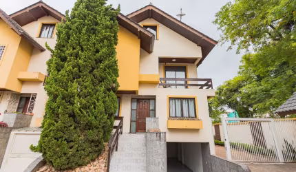 RESIDÊNCIA FANTÁSTICA EM CONDOMÍNIO NO BAIRRO ÁGUA VERDE - CURITIBA – 290M² PRIVATIVOS - 5 VAGAS