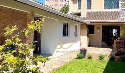 Ótimo Triplex com 220m², com Edícula no Tingui!