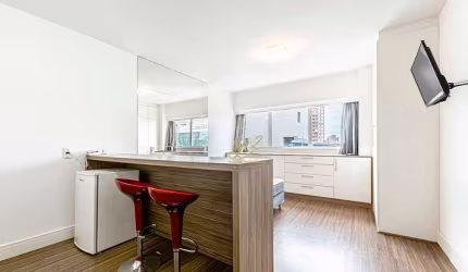 Excelente Studio Mobiliado em Home Club no Centro Cívico, com 31m²!
