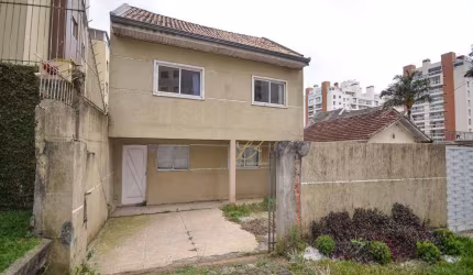 Sobrado no Coração do Cristo Rei - 117 m², Residencial ou Comercial!
