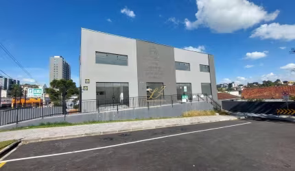 Prédio Comercial de Esquina - 500m² no Santa Cândida!