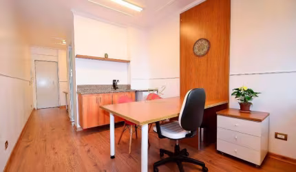 Imperdível, Mobiliado e Equipado! Escritório Pronto uso no Centro - 35 m², com garden exclusivo!