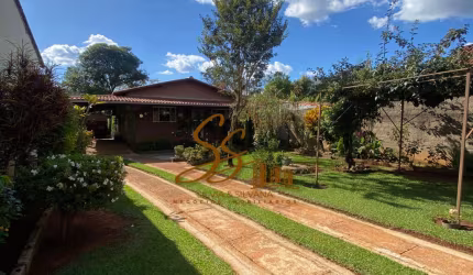 Oportunidade única casa com área 700m² bairro Central- Mateus Leme
