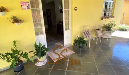 Oportunidade 2 casas em área de 800 m² bairro- Central - Mateus Leme