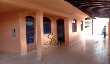 Casa com ótima localização, bairro Central, Mateus Leme