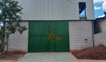 Galpão com área de 300m², bairro Imperatriz, Mateus Leme