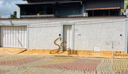 Maravilhosa casa em localização privilegiada no centro de Mateus Leme/MG