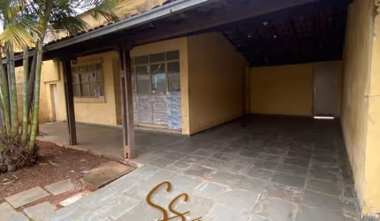 OPORTUNIDADE IMPERDÍVEL!  CASA À VENDA NO CENTRO DE MATEUS LEME/MG ️  Área total: 360m²