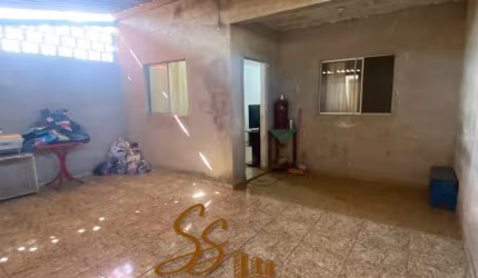 Casa ampla à venda no bairro Araçás – Mateus Leme/MG  Valor: R$ 250.000,00