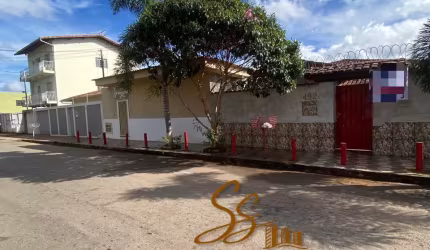 Casa de Esquina com 414m² em Rua Comercial, Centro de Mateus Leme/MG
