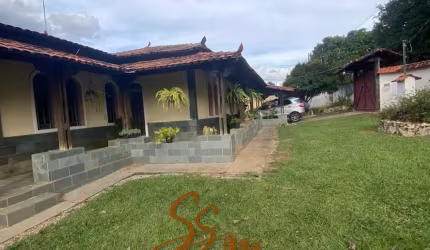 Casa com Excelente Estrutura e Amplo Terreno   Área total aproximada: 844,75m²  Área construída: 294,84m²