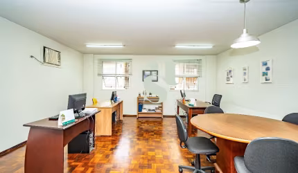 Atenção! Sala comercial à venda no Batel - sala com banheiro e garagem exclusiva e coberta