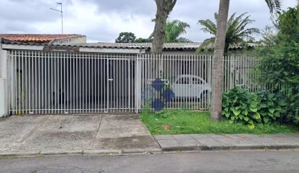 CASA TÉRREA ACONCHEGANTE, EM LOCALIZAÇÃO PRIVILEGIADA DO ORLEANS, CURITIBA, PR