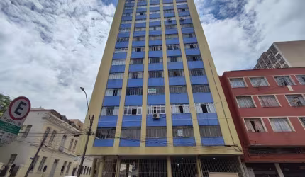 Apartamento com 3 quartos  para alugar, 90.00 m2 por R$3000.00  - Centro - Curitiba/PR