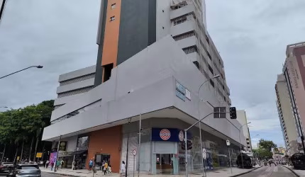 Apartamento com 1 quarto  para alugar, 47.00 m2 por R$2200.00  - Centro - Curitiba/PR