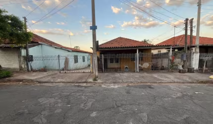 Casa com 2 Dormitórios e Edícula à Venda - Conserva, Americana (SP)