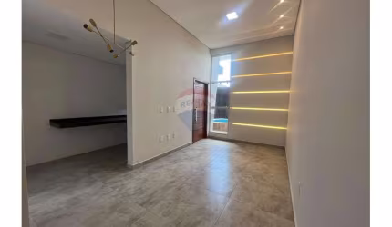 EXCELENTE  CASA  À  VENDA  NO  BAIRRO  ARCADIA !
