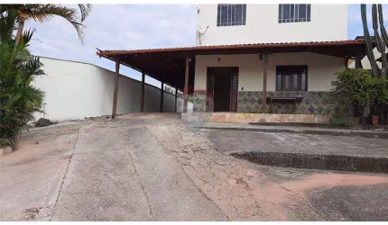 CASA MARAVILHOSA Á VENDA COM PISCINA NO BAIRRO ARCÁDIA!
