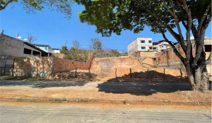 Terreno Imperdível no Bairro Morro da Mina !