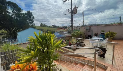 Casa com ótima localização no bairro Museu!
