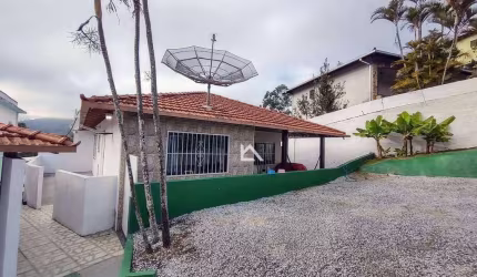 Casa com 3 dormitórios à venda, 120 m² por R$ 445.000,00 - Fazendinha - Teresópolis/RJ