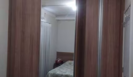 Vende apartamento Ed Vila dos IPês 2 quartos com armários e garagem