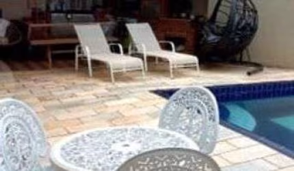 Casa no Jd. Califórnia, próximo ao Aeroporto de Londrina com 120m², 3 quartos, 4 banheiros e piscina