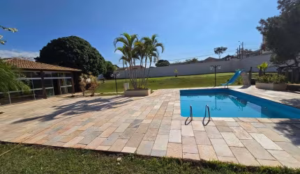 Casa com 3 suítes à venda Terreno de 2500 m² Jd. Itatiaia Londrina-PR