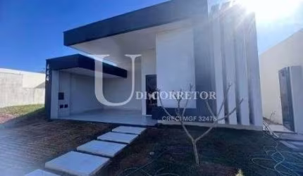 Belíssima Casa no Condomínio Varanda Sul -  3/4 Suíte - 1 Suíte Master com Closet - Piscina - 1988Udi