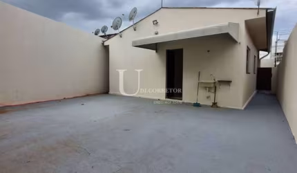 Tubalina – Casa 3 Quartos – Armário cozinha – Ótimo quintal - 2151Udi