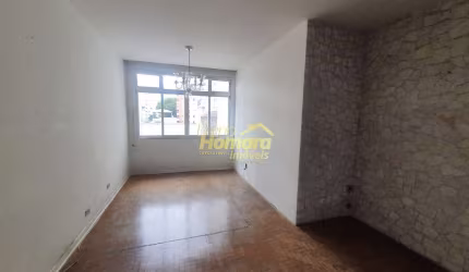 Apartamento em bom estado. ,bem distribuído com 80 mts , 2 dormitórios com vaga, localizado próximo