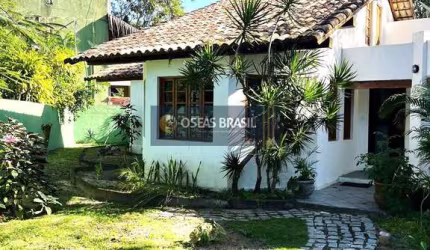 Casa à venda em Arraial D'Ajuda: 128m², 1 suíte, 1 banheiro por R$1.500.000. Oportunidade imperdível!