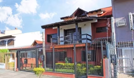Casa com 4 quartos à venda na Travessa Kuluene, Partenon, Porto Alegre, 299 m2 por R$ 901.550
