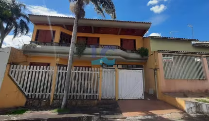 Sobrado para Venda em Brasília, Taguatinga Norte (Taguatinga), 3 dormitórios, 1 suíte, 3 banheiros, 4 vagas