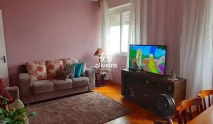 Apartamento no centro com três dormitórios.