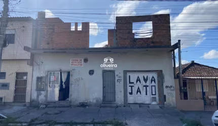 AMPLA CASA COM POSSIBILIDADE DE SOBRADO E COMÉRCIO