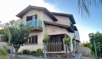 Sobrado com 4 dormitórios à venda, 200 m² por R$ 790.000 - Jansen - Gravataí/RS