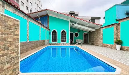 ESPETACULAR CASA COM PISCINA - 