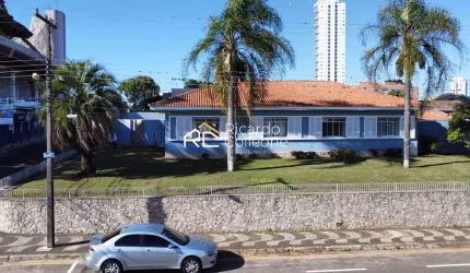 Casa  Padrão Comercial ou Residencial, 292m2 útil. Terreno 1037m2.