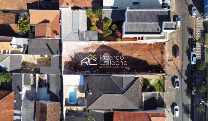 Terreno com 432m2. Localização Central.