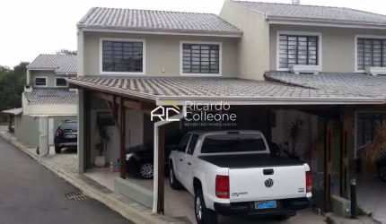 Sobrado em Condomínio Fechado, 3 quartos, 1 suíte, 4 vagas de garagem. Mobiliado.