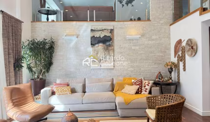 Apartamento Alto Padrão 213m2 Privativos, Face Norte, 4 Quartos, 2 vagas.