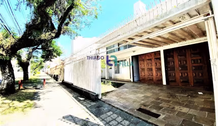 Ampla casa à venda no bairro Mercês