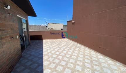 Sobrado ensolarado com 3 quartos e terraço