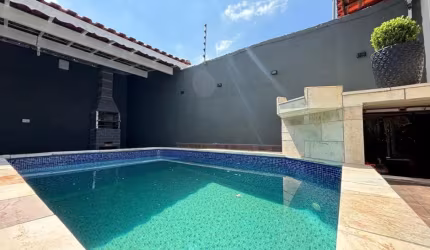 CASA BOA, BONITA E QUASE DE GRAÇA! CORRE QUE PASSA!