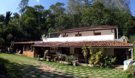 Excelente casa à venda, Centro, Pequeri, MG. Ver e se apaixonar...