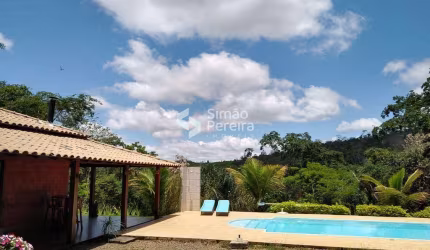 Aconchegante Chácara à Venda em condomínio fechado em Simão Pereira, MG
