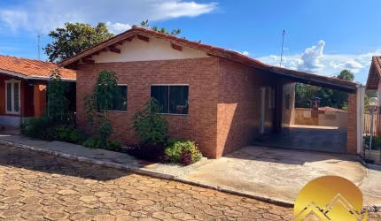 Oportunidade! Chalé mobiliado em Caldas Novas com 2 quartos sendo 2 suítes, sala ampla